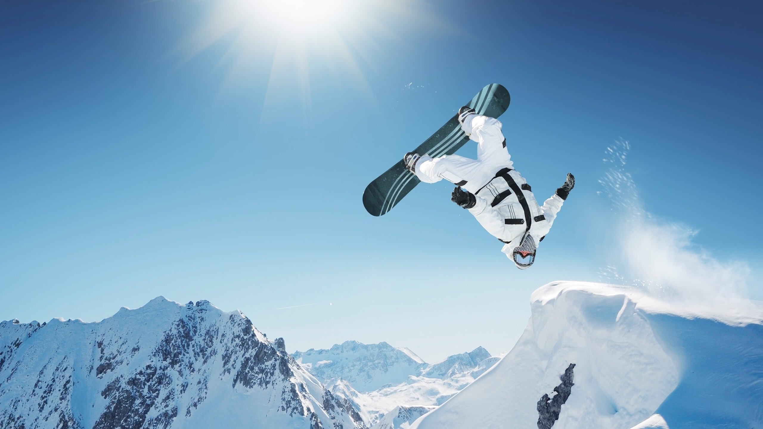 _高空跳伞表演：俯瞰城市的速度与激情_，高空跳伞体验价格